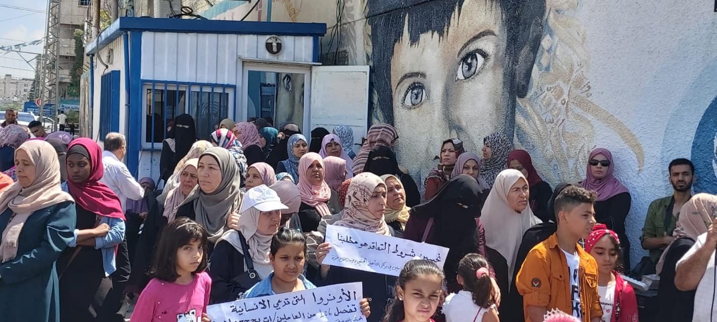 اللجنة الشعبيّة بمُخيّم النصيرات تعتصم وتُساند المفصولين من مراكز التأهيل