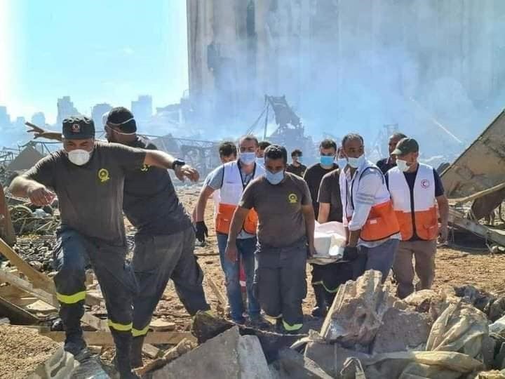كيف عملت الطواقم الطبية والإغاثية الفلسطينية لحظات ما بعد انفجار بيروت المأساوي؟