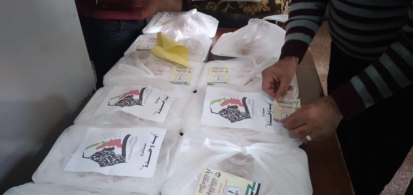 اللجنة الشعبيّة بمُخيّم المغازي توزّع وجبات غذائية على الأسر المحجورة في المُخيّم