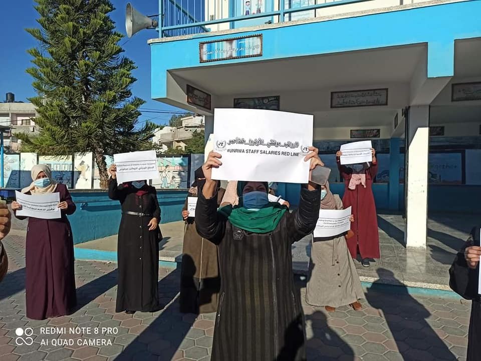 موظفو "أونروا" بغزة يعتصمون ويطالبون الدول المانحة بسد العجز المالي للوكالة
