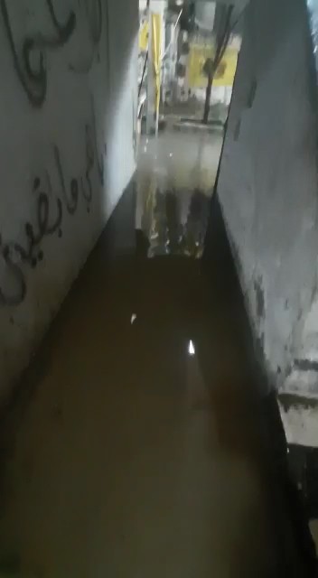 المطر الأول للشتاء يكشف عورات البنى التحتية في مخيمات الفلسطينيين بلبنان