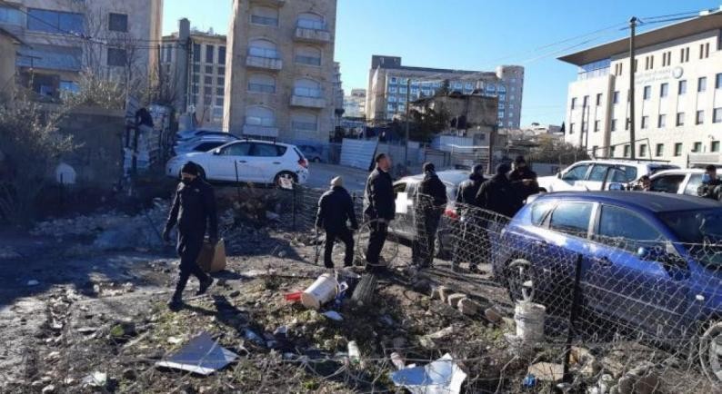 الاحتلال يحاصر منزلاً في حي الشيخ جراح بالقدس تمهيداً لإخلائه