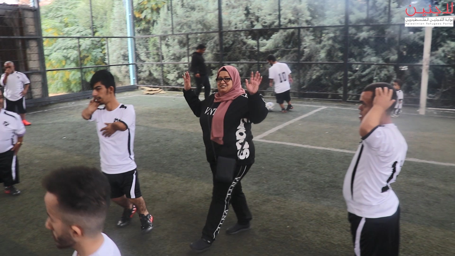 لاجئة فلسطينية تؤسس أول فريق كرة قدم لقصار القامة في لبنان