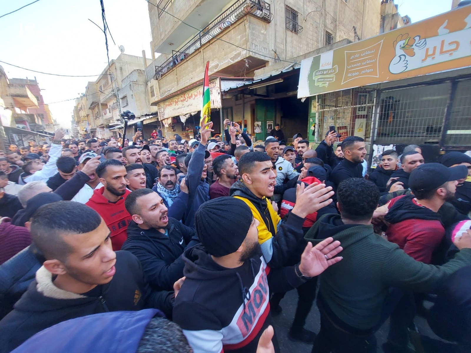 المئات يشيّعون جثمان الشهيد باكير حشاش في مُخيّم بلاطة