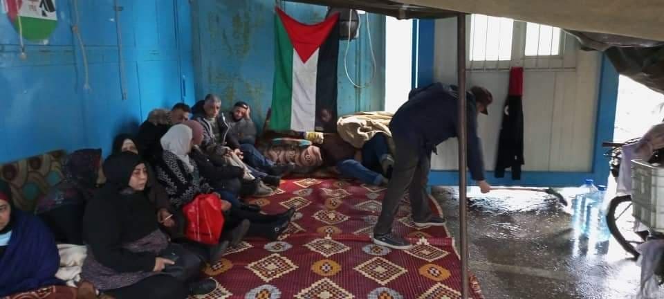 فلسطينيو سوريا يعززون اعتصامهم أمام "أونروا" وهيئات طبيّة تزور الخيمة