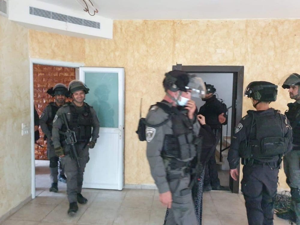 الاحتلال يأخذ قياسات منزل الشهيد أبو شخيدم في مُخيّم شعفاط تمهيداً لهدمه