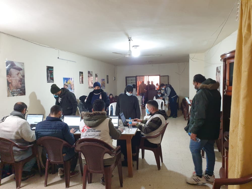تطعيم 300 لاجئ فلسطيني ضد "كورونا" في وادي الزينة بجبل لبنان