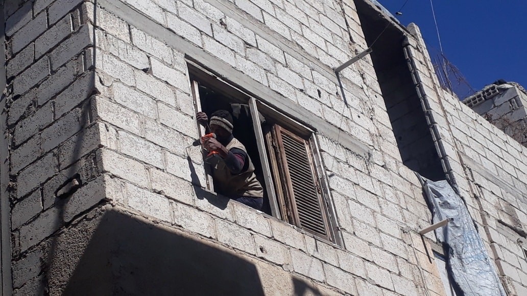 مبادرة لإنارة أزقة مخيم خان دنون بالطاقة الشمسية