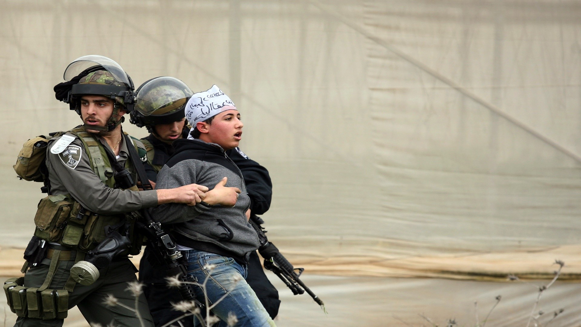 تقرير: الاحتلال اعتقل (9000) طفل فلسطينيّ منذ عام 2015