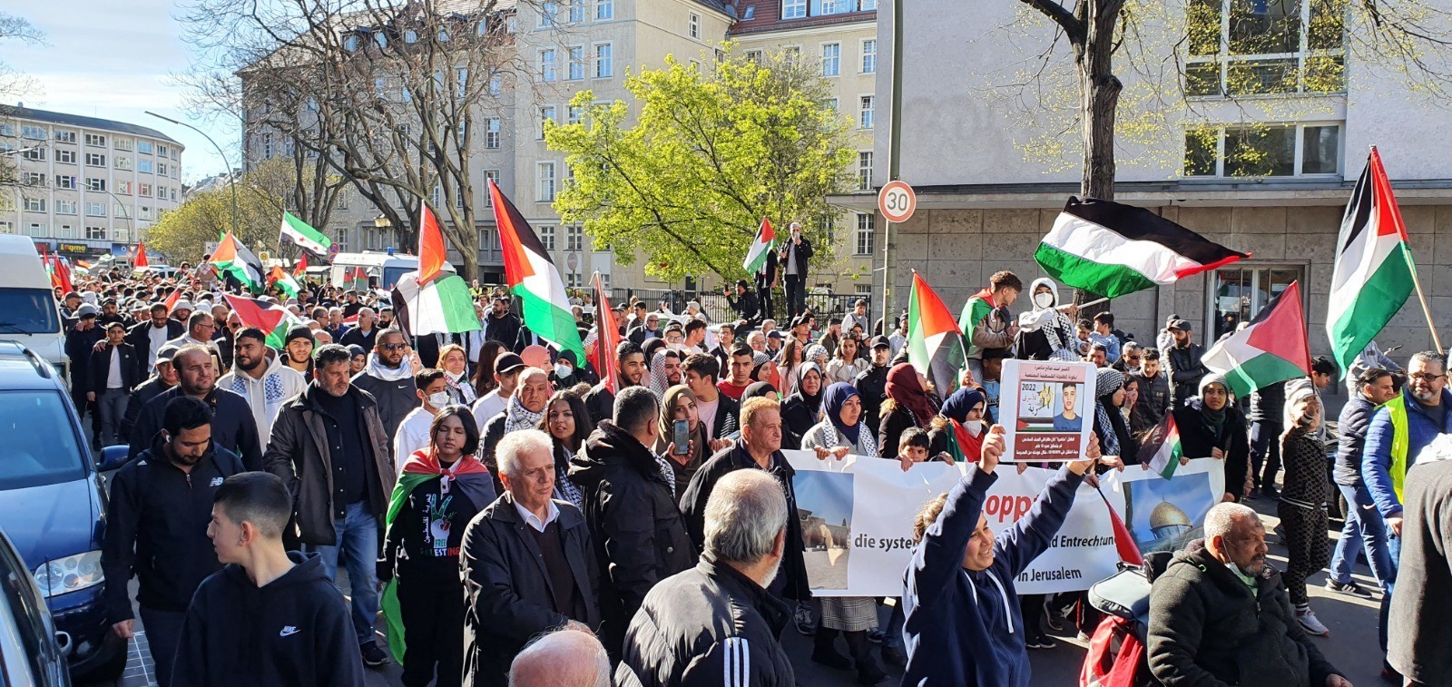 في يوم الأسير.. تظاهرة حاشدة في ألمانيا دعماً للأسرى الفلسطينيين
