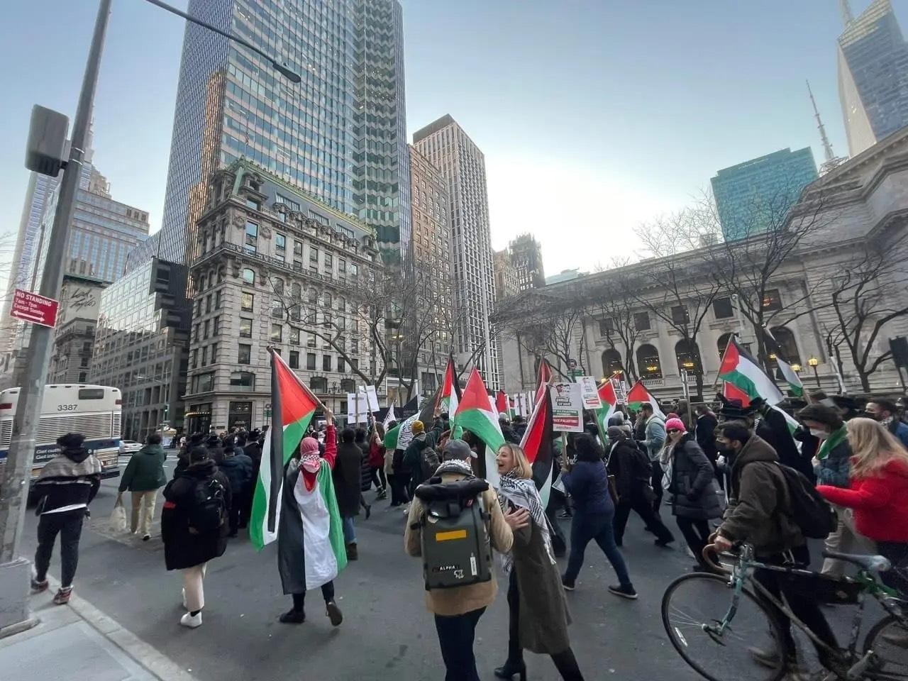 مسيرة في نيويورك لإحياء ذكرى يوم الأرض الخالد