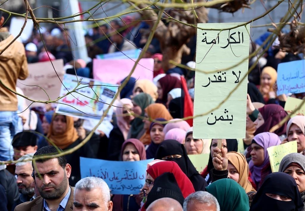 اللجنة المشتركة: على المفوّض لازاريني جلب التمويل وليس إنهاء وكالة "أونروا"