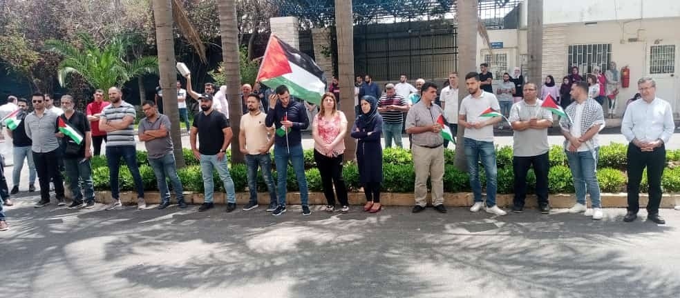 موظفو "أونروا" في لبنان ينظمون فاعلية لرفع العلم: لن نقبل أن نكون على حياد