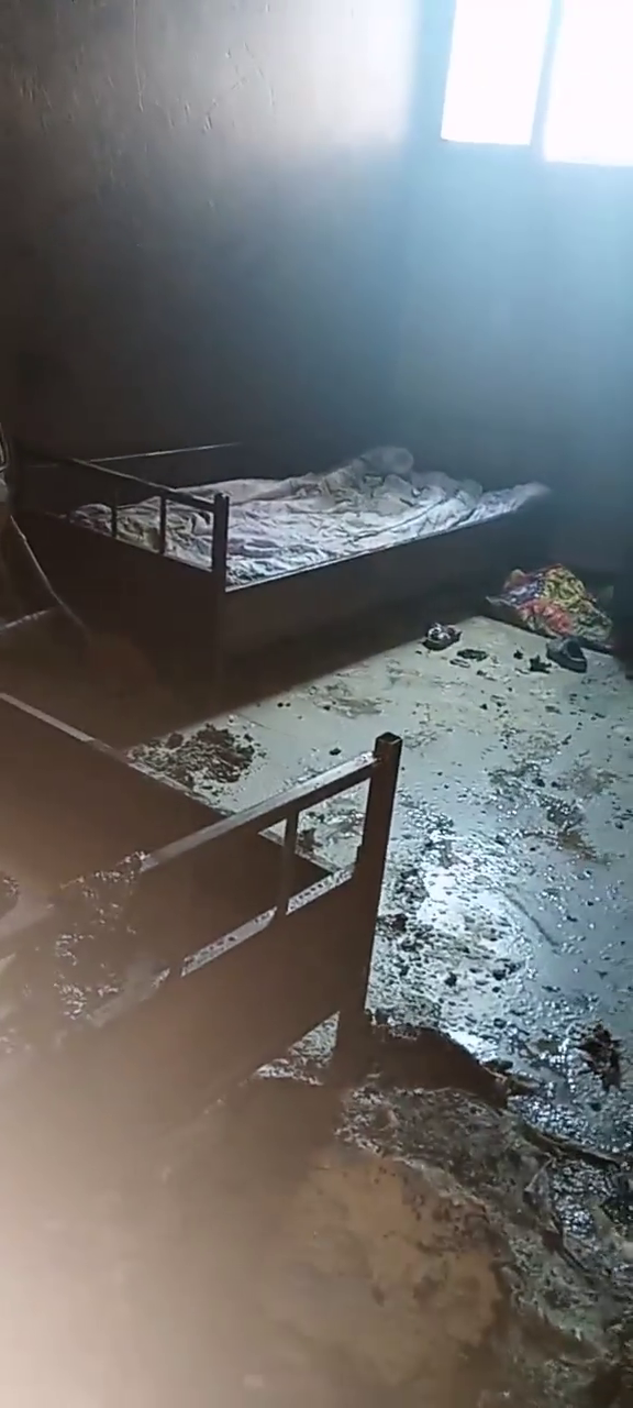 عائلة احترق منزلها في مخيّم عين الحلوة تناشد من أجل مساعدتها لإعادة تأهيله