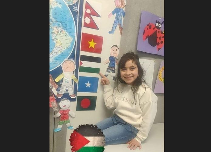 أستراليا.. طفلة فلسطينيّة تفرض على مدرستها وضع علم فلسطين بين أعلام الدول