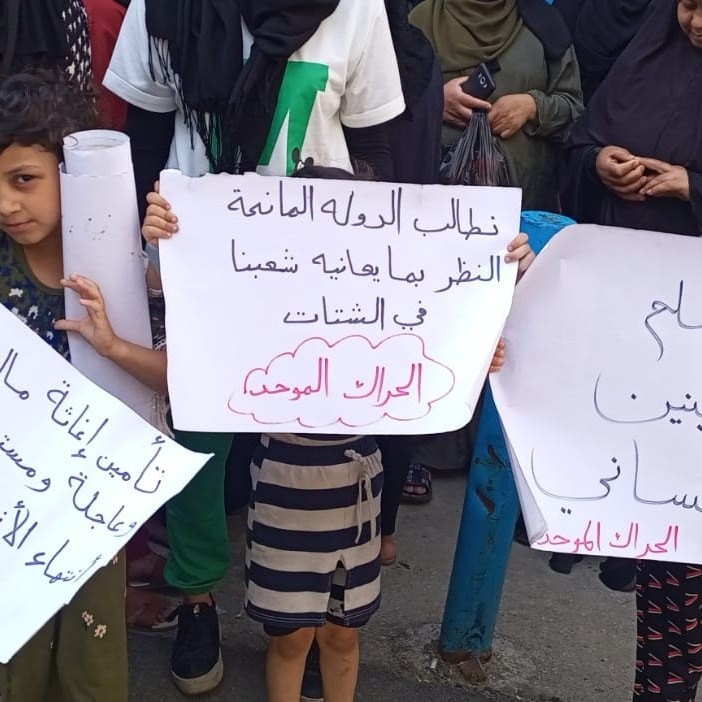 لاجئات فلسطينيات في مخيم عين الحلوة يطالبن الدول المانحة لـ"أونروا" بتنفيذ التزاماتها