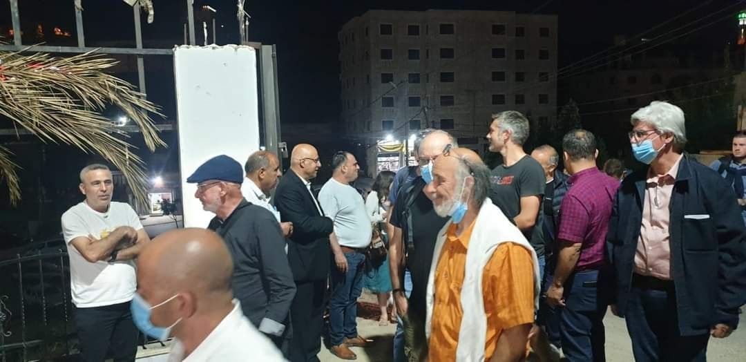 رؤساء بلديات فرنسية يزورون مخيم الجلزون للاجئين