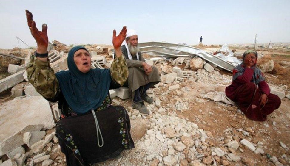 منظمة استيطانية تحرض على تهجير سكّان الخان الأحمر إلى بلدة أبو ديس