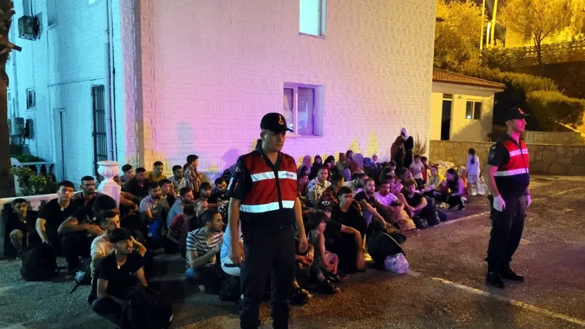 تركيا توقف مهاجرين غير نظاميين  بينهم 10 فلسطينيين