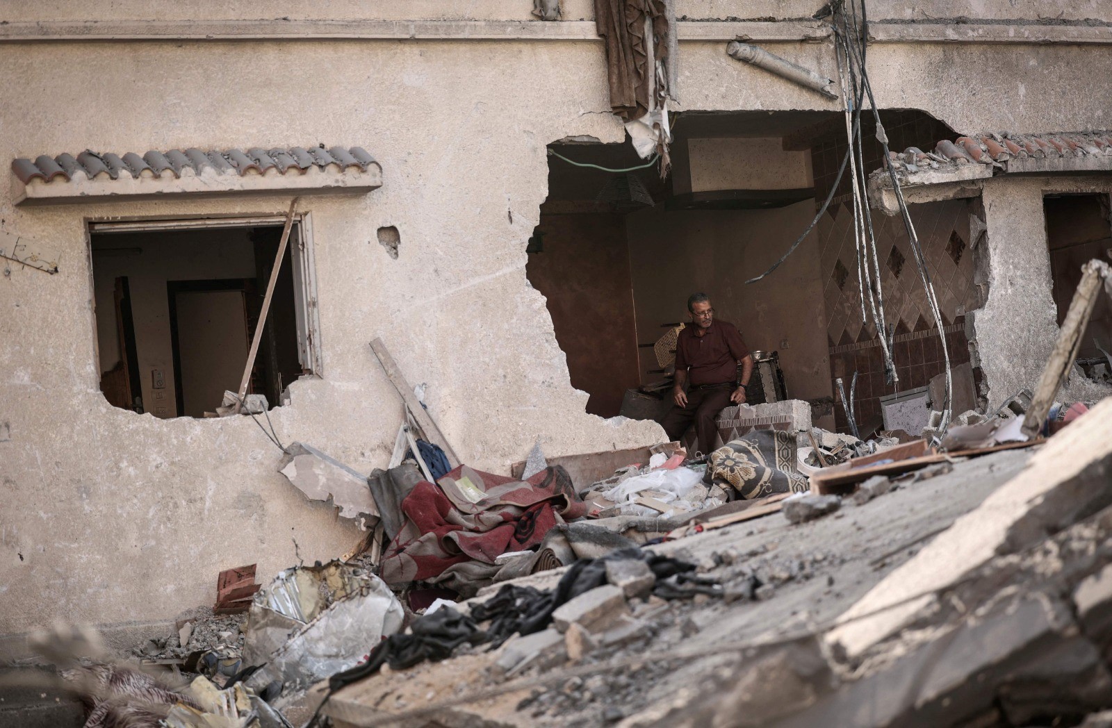 حصيلة العدوان.. أكثر من 1600 وحدة سكنية دُمرت وتضررت في غزة