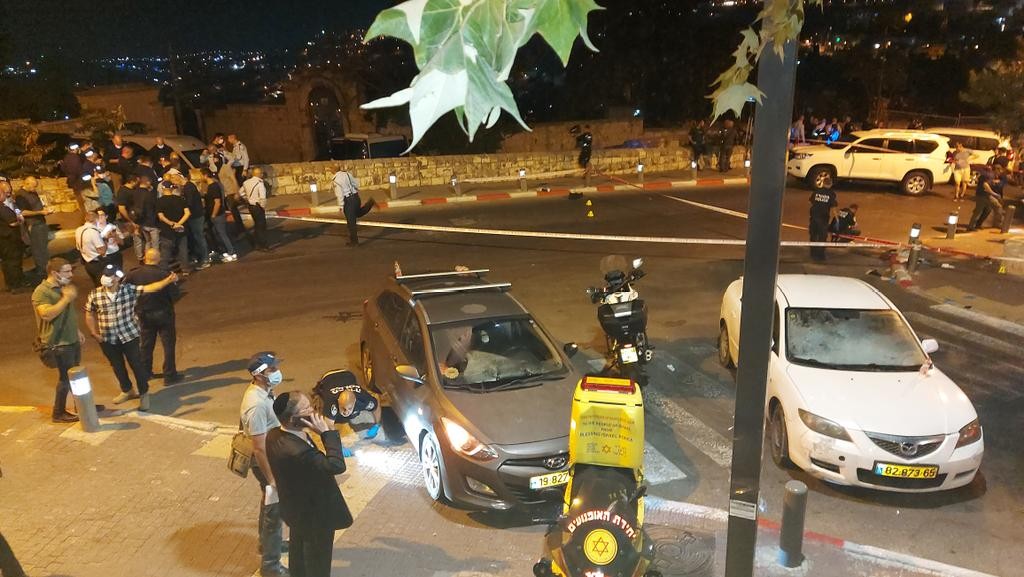 3 منهم بحالة حرجة.. إصابة 9 مستوطنين في عملية إطلاق نار بالقدس