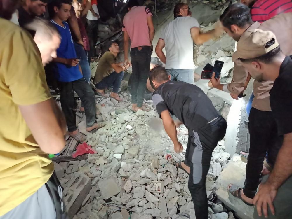 انتشال جثامين 8 شهداء من تحت الأنقاض في مخيم رفح