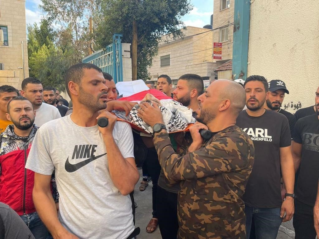 المئات يشيّعون جثمان الشهيد عدي صلاح في جنين