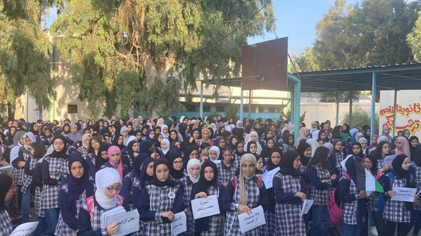 طلاب "برج الشمالي"  يحتجون داخل مدرسة الأقصى للمطالبة بثانوية