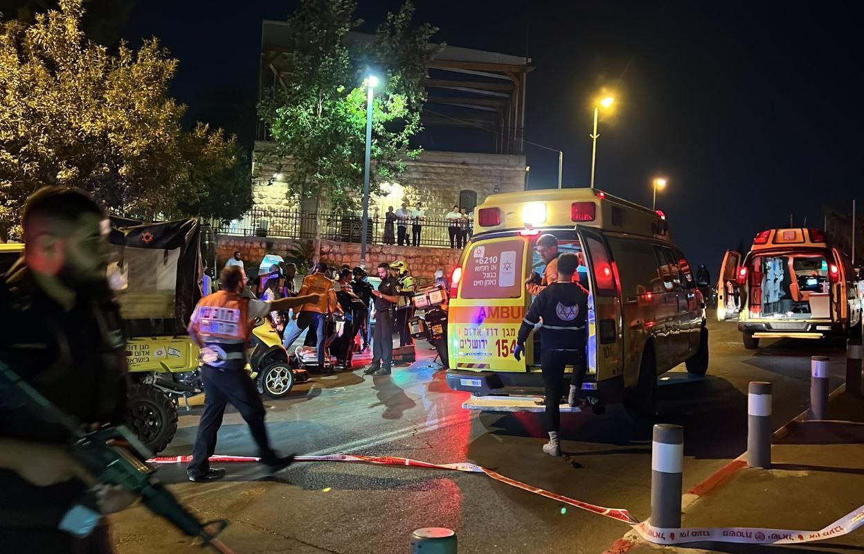 شهيد بعد قتله مستوطناً وإصابة آخرين بعملية إطلاق نار في الخليل