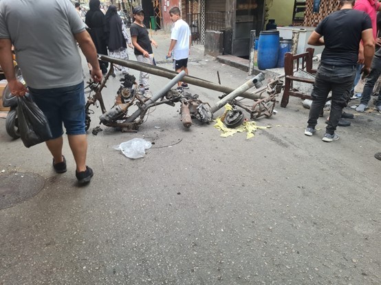 متضررو اشتباكات أيلول في عين الحلوة يواصلون إغلاق الشارع طلباً للتعويضات