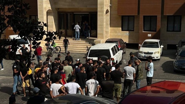 وقفة أمام مخفر صيدا للمطالبة بكشف قتلة الفتى الفلسطيني شحادة رجب