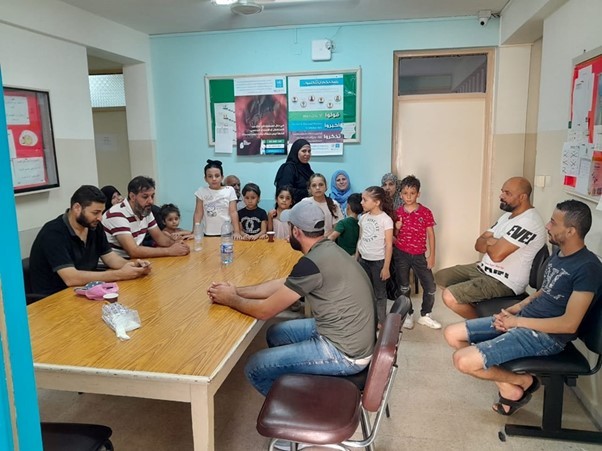 المزيد من العائلات تنضم لاعتصام "الشؤون" في مخيم عين الحلوة