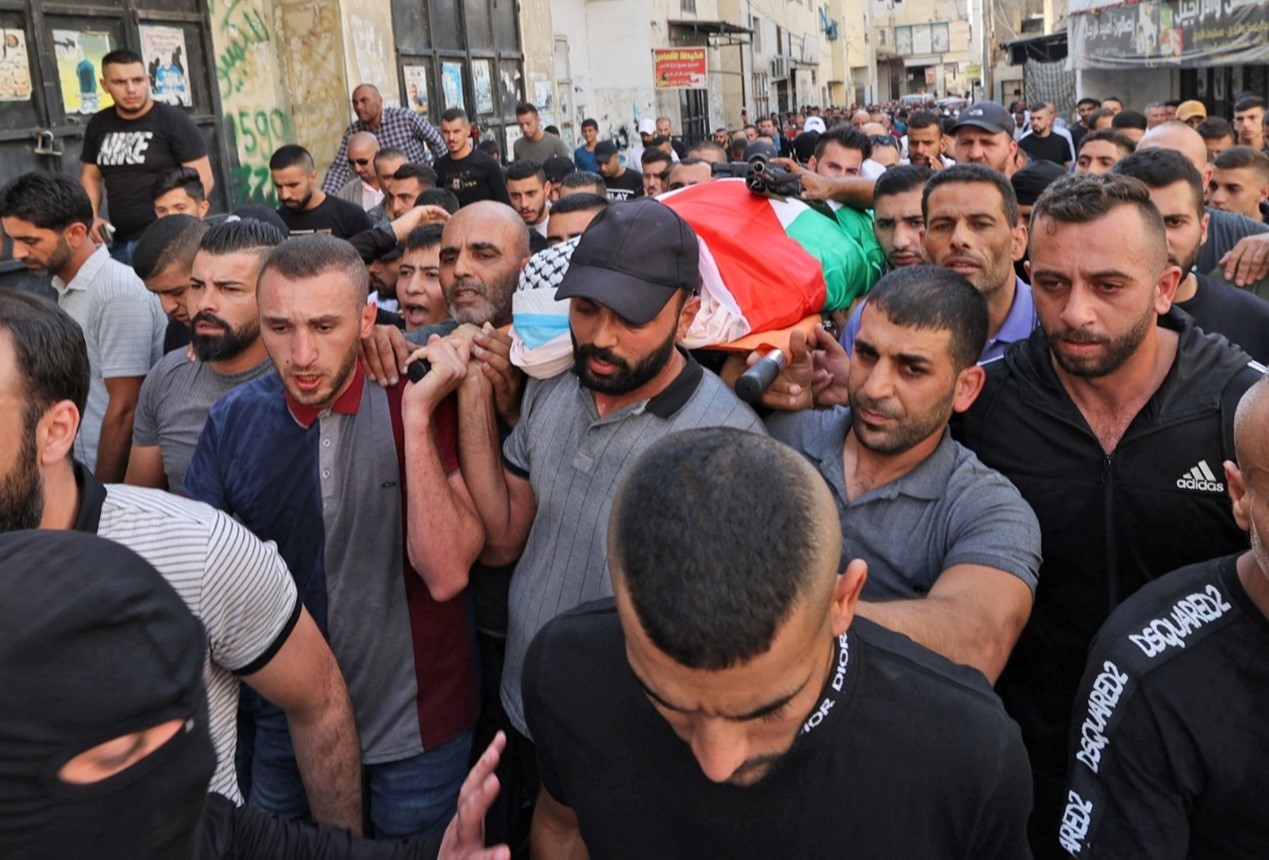 المئات يشيعون جثامين شهداء مخيم جنين: ضبايا والأحمد وغوادرة