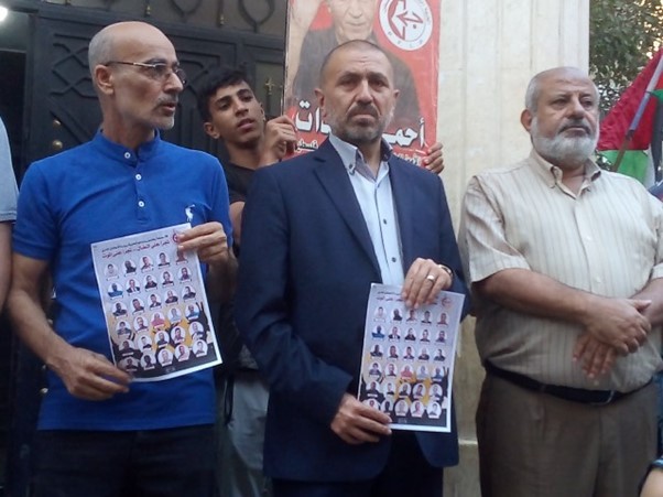 وقفة في مخيم برج البراجنة دعماً للأسرى الفلسطينيين المضربين عن الطعام