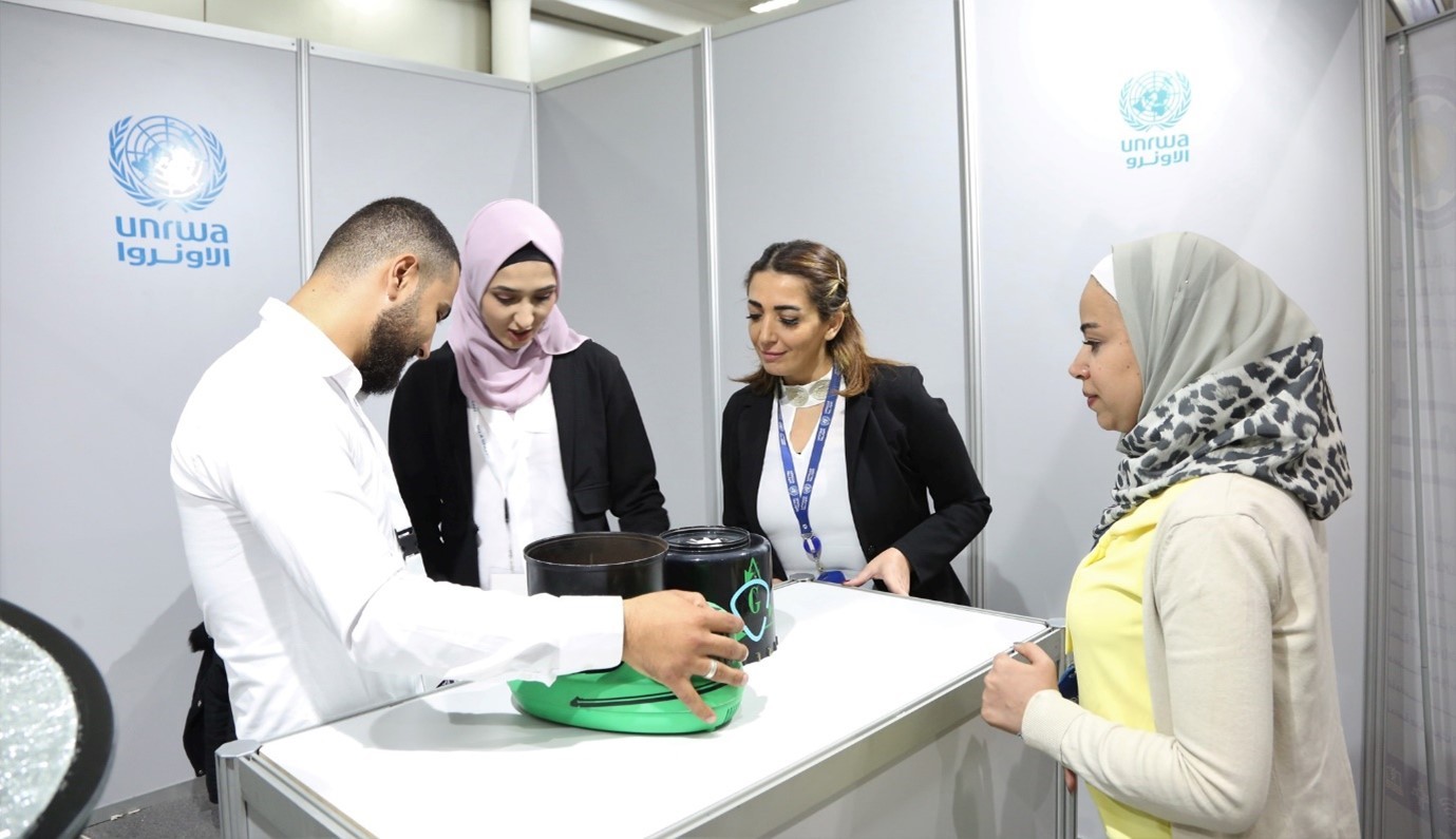 طلاب "أونروا" يعرضون ابتكاراتهم في معرض صناعي بدمشق