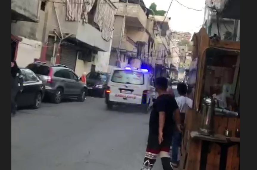 جرحى في اشتباكات عنيفة بين عائلتين بمخيم عين الحلوة