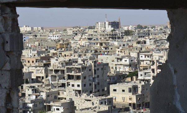 مئات الفلسطينيين محاصرون في درعا البلد ودعوات في المخيم للالتزام بحظر التجوال