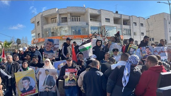 مسيرات في مخيم الأمعري وغزة للمطالبة بجثمان الشهيد ناصر أبو حميد