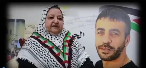 والدة الشهيد ناصر أبو حميد تدعو للمشاركة بوقفة للمطالبة باستعادة الجثامين