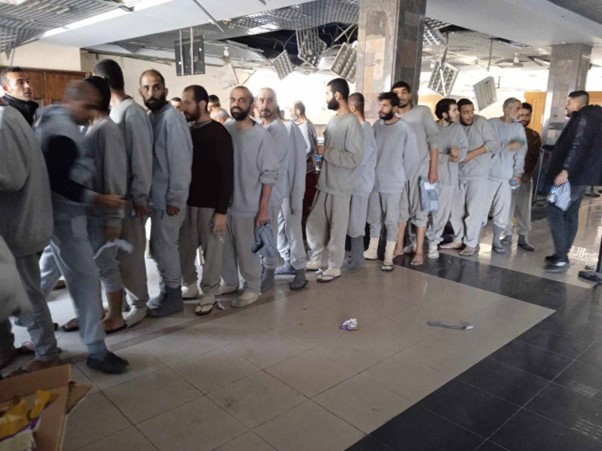 بعد الاعتداء عليهم وتعذيبهم.. الاحتلال يفرج عن 150 معتقلاً من قطاع غزة