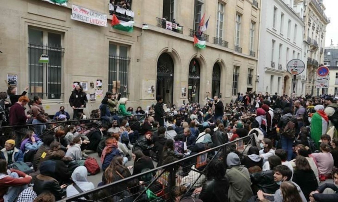 الشرطة الفرنسية تقتحم حرم جامعة " سيانس بو" لقمع حراك طلابي مؤيد لفلسطين