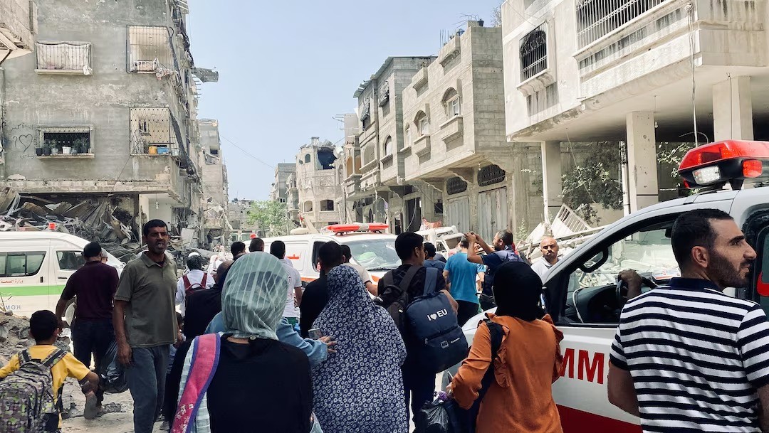 جيش الاحتلال يتقدم في محيط مستشفى كمال عدوان تحت غطاء ناري كثيف