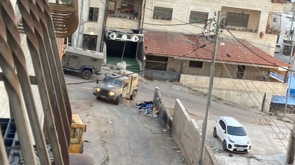 إصابة طفلين في مخيم بلاطة واعتقال 25 فلسطينياً في الضفة