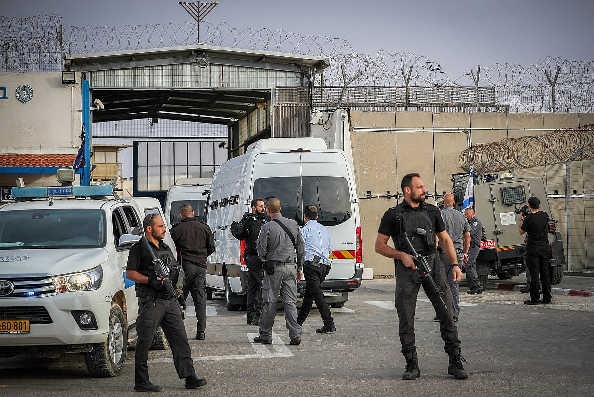 الأسرى الفلسطينيون في سجن "عوفر" يحصلون على الماء 45 دقيقة كل 24 ساعة