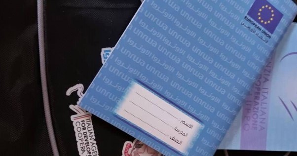 "أونروا" في سوريا تعلن عن توزيع أدوات قرطاسية على طلاب مدراسها