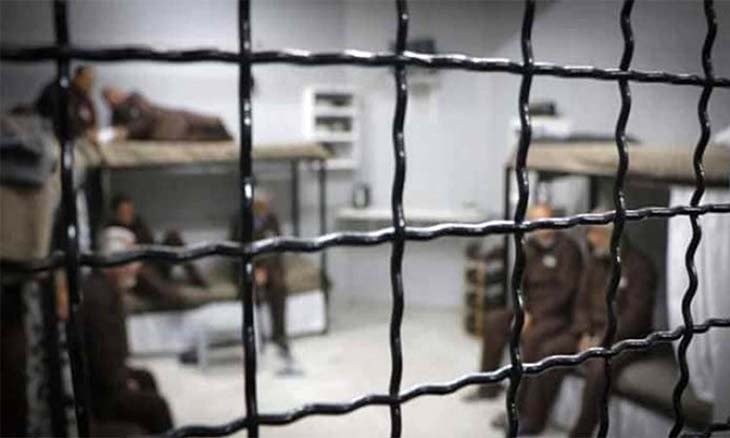 الأسرى يواجهون خطر الإهمال الطبي والعزل داخل سجون الاحتلال