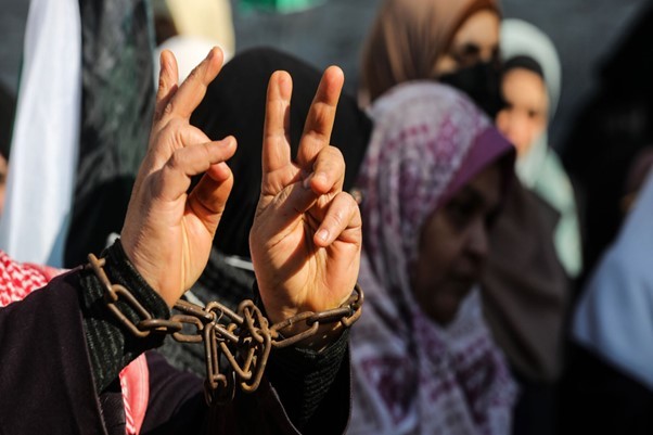 انتهاكات جسيمة تتعرض لها الأسيرات الفلسطينيات في سجن "الدامون"