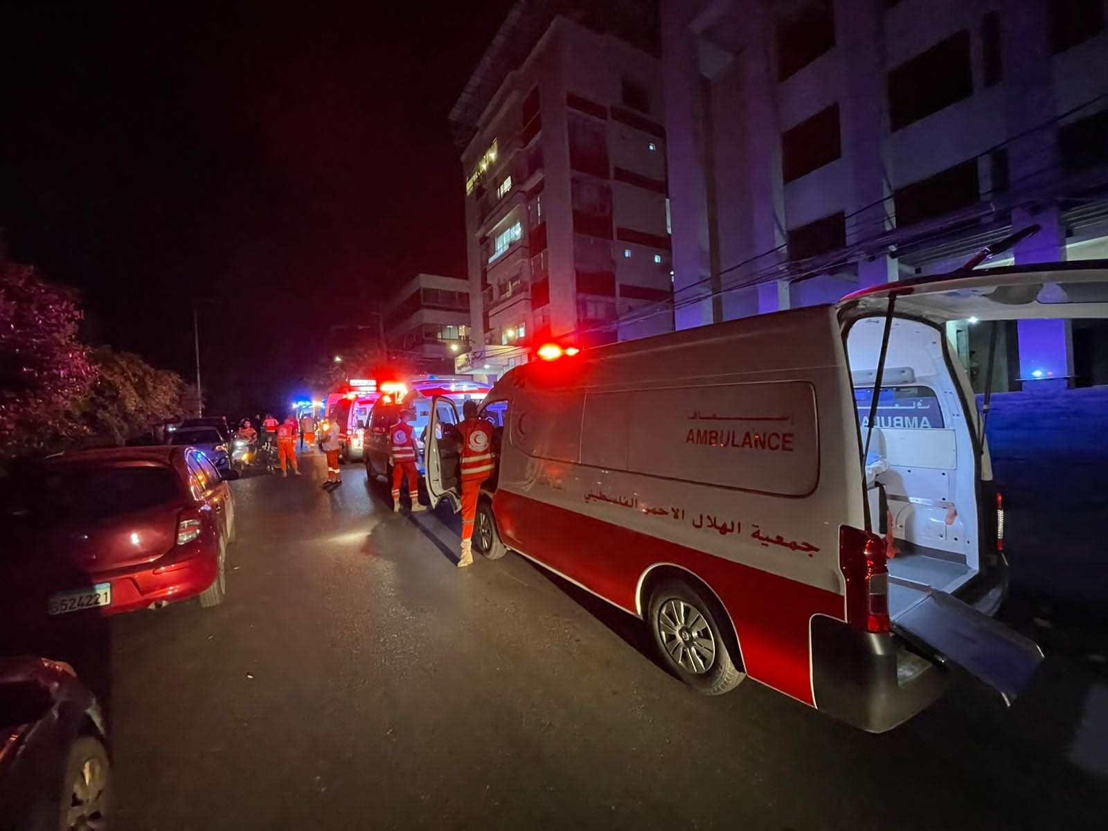 هبّة داخل المخيمات الفلسطينية في لبنان للمساعدة بعد حوادث تفجير أجهزة الاتصال