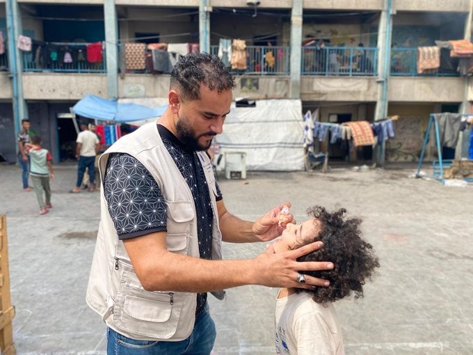 حملة التطعيم ضد شلل الأطفال تدخل يومها الثاني في قطاع غزة
