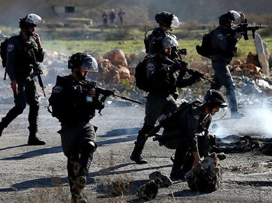 الضفة: إصابات واعتقالات واستشهاد معتقل في سجون الاحتلال